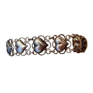 VINTAGE .925 Silver Heart Bracelet
8 grams